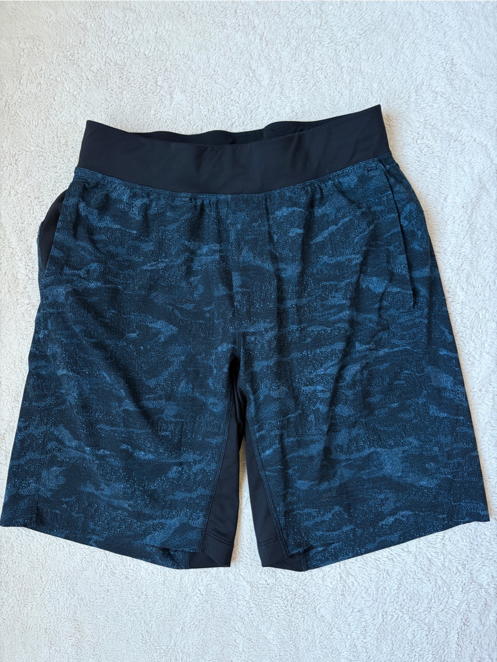 Lululemon Men’s T.H.E. Short *Luxtreme Liner 9" Size Medium